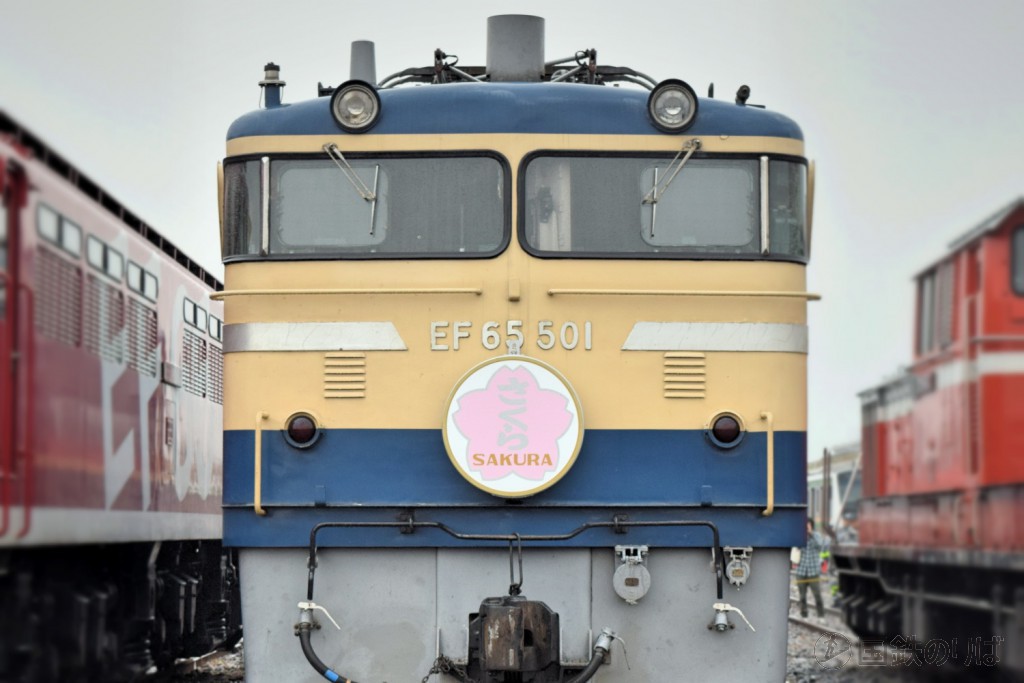 お召し仕様のEF8181と「ゆうづる」マーク。 国鉄色を追って 国鉄のりば